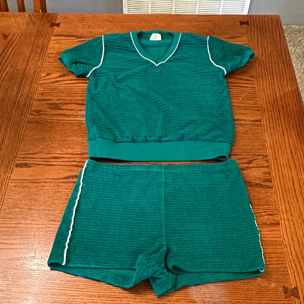 Women’s Vintage Topic Knits short and shirt set size medium